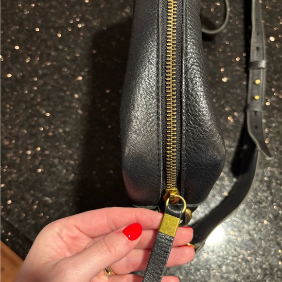 Madewell - Transport Black Leather Crossbody Bag - Picture 4 of 8